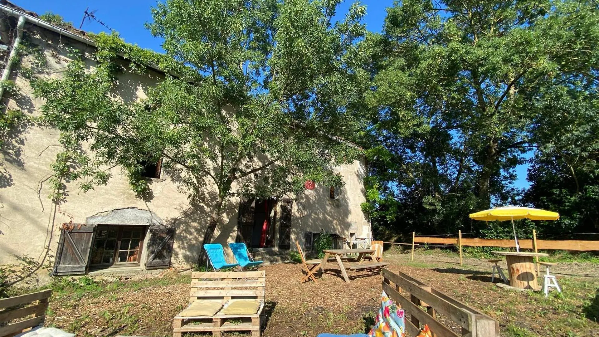 Beautiful Large Country House 4 Bedrooms Teyssode Frankrijk